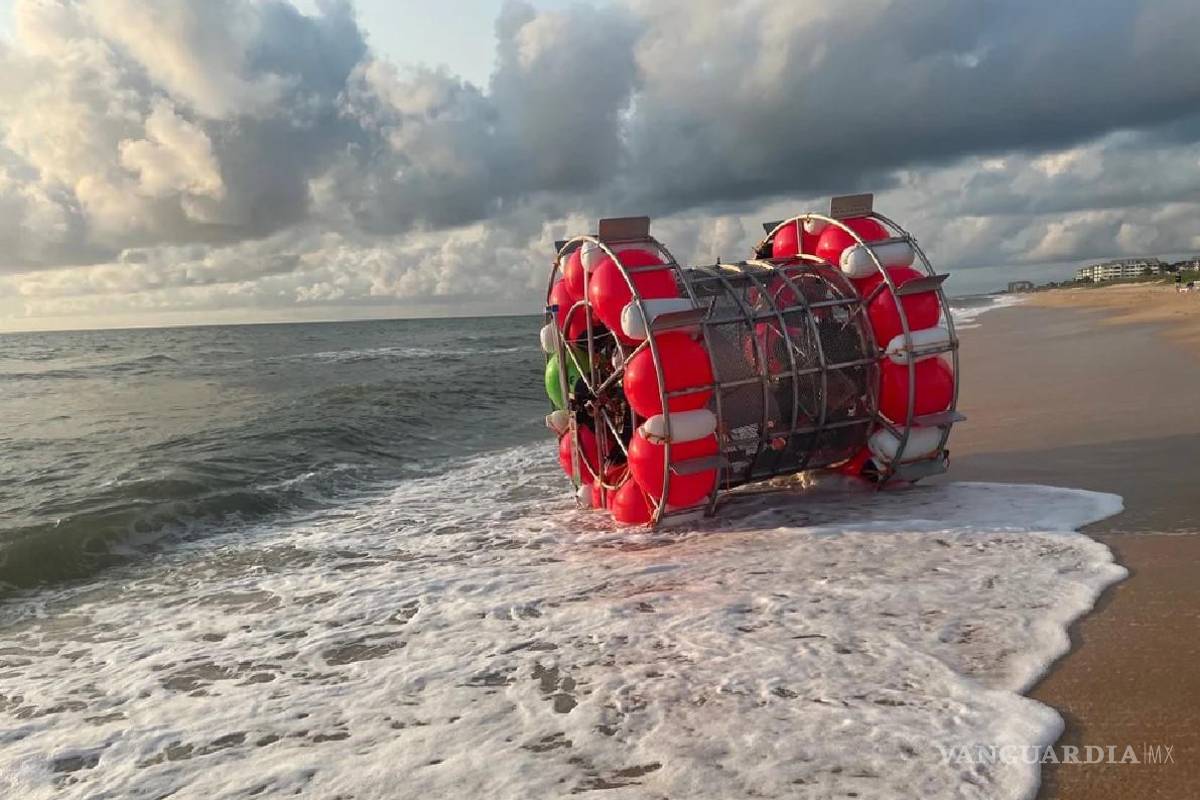 Detienen a hombre por querer cruzar el Atlántico en ‘rueda de hámster’