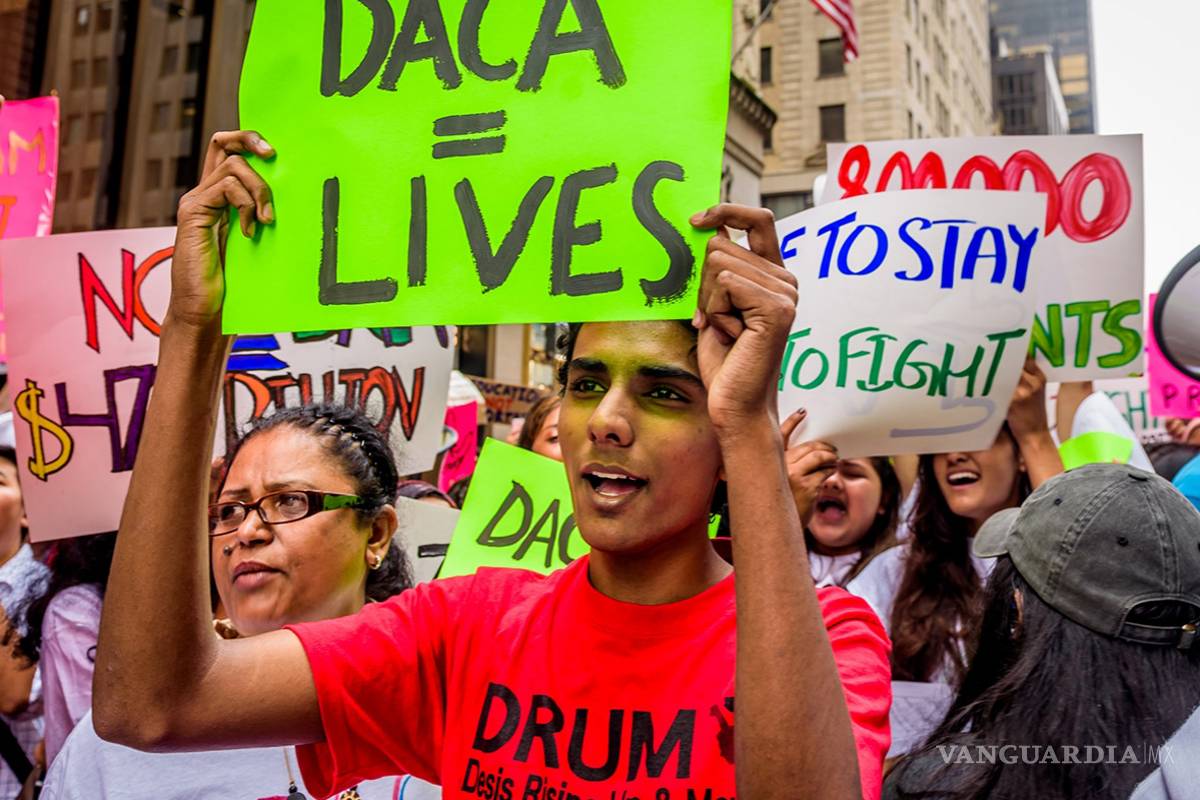 Tras fallo, reanuda EU solicitudes para DACA