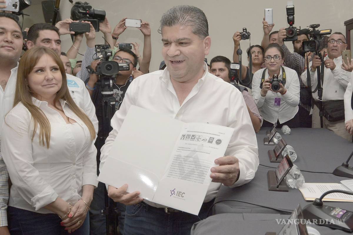 Miguel Riquelme solicita al IEC su registro como candidato del PRI a la gubernatura de Coahuila