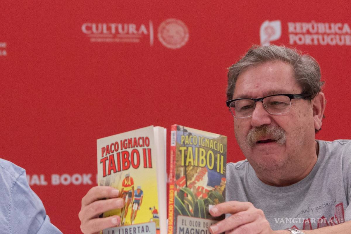 $!AMLO defiende a Taibo II como director del FCE