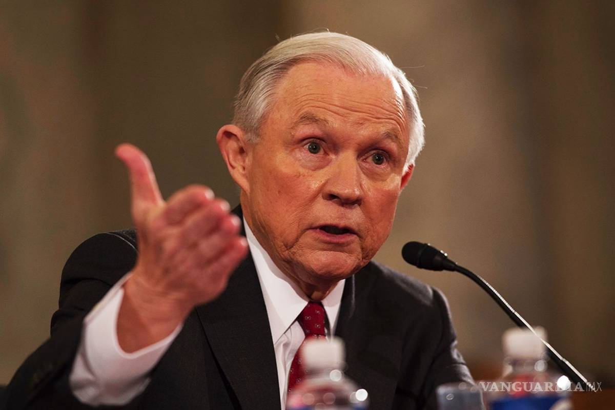 Jeff Sessions mintió sobre sus contactos con Rusia