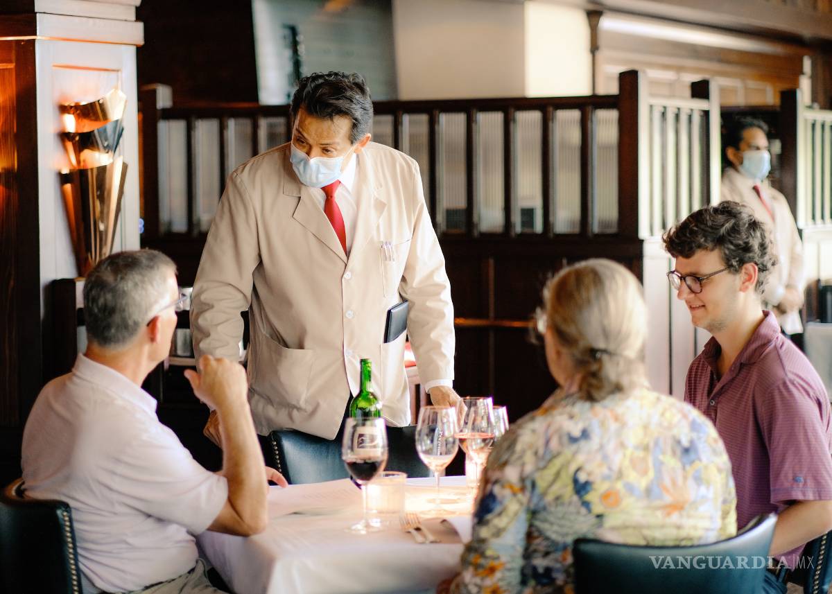 $!El nuevo rostro de la industria restaurantera usa cubrebocas