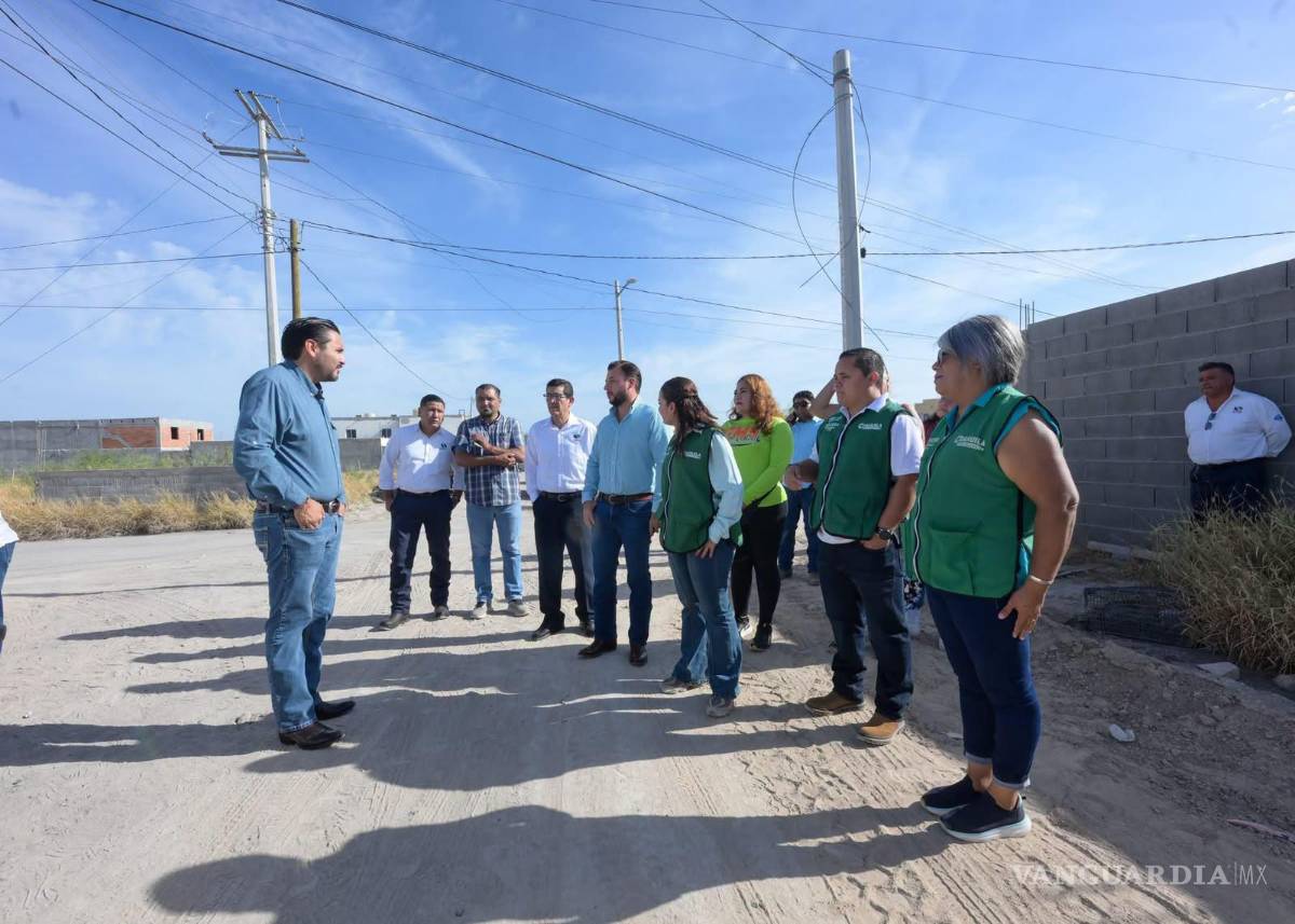 $!El alcalde recorrió las obras de rehabilitación del Campo Saraperitos, en la colonia Las Esperanzas.