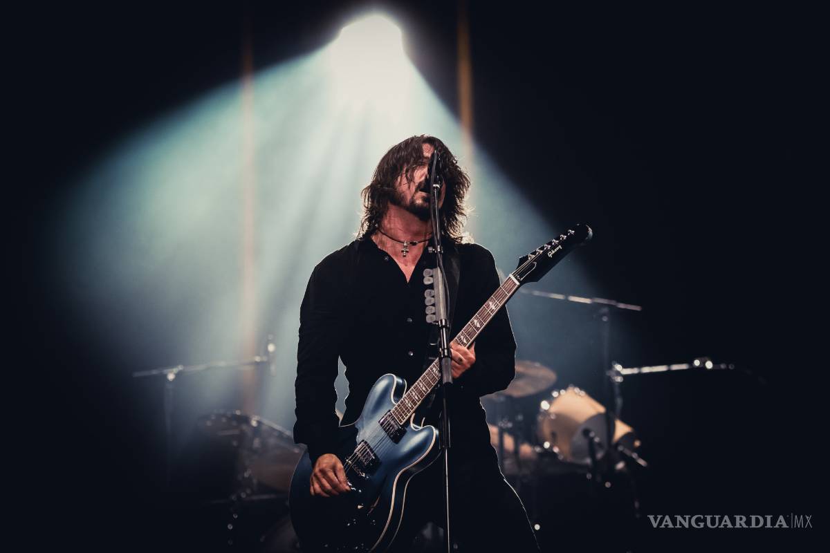 Multan a elementos de equipo de futbol americano en Estados Unidos por jugar con los Foo Fighters