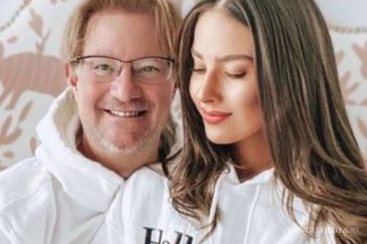 Pamela Cortés, esposa de Andrés Roemer, guarda silencio ante denuncias