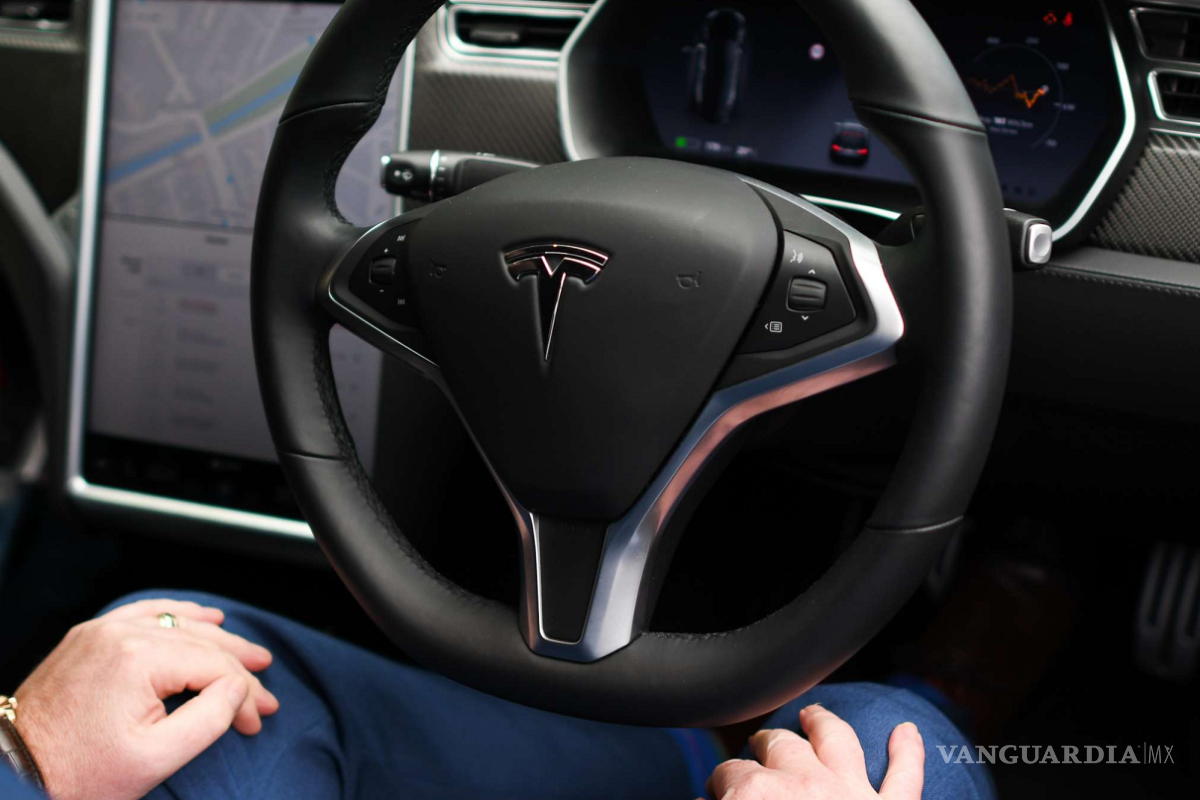 Avanza demanda contra Tesla por hacer creer que sus autos pronto tendrán ‘autoconducción’