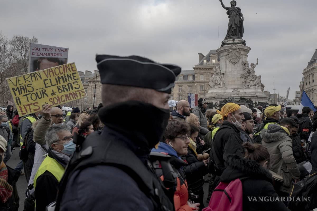 Dejará de ser obligatorio el uso de cubrebocas al aire libre en París a partir del martes
