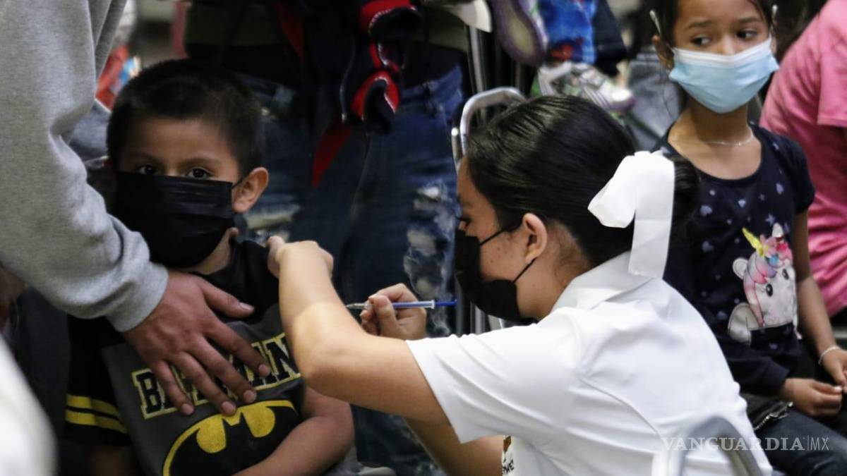 En Saltillo, costó vacuna para niños un día de sueldo a sus padres, ante falta injustificada en sus trabajos