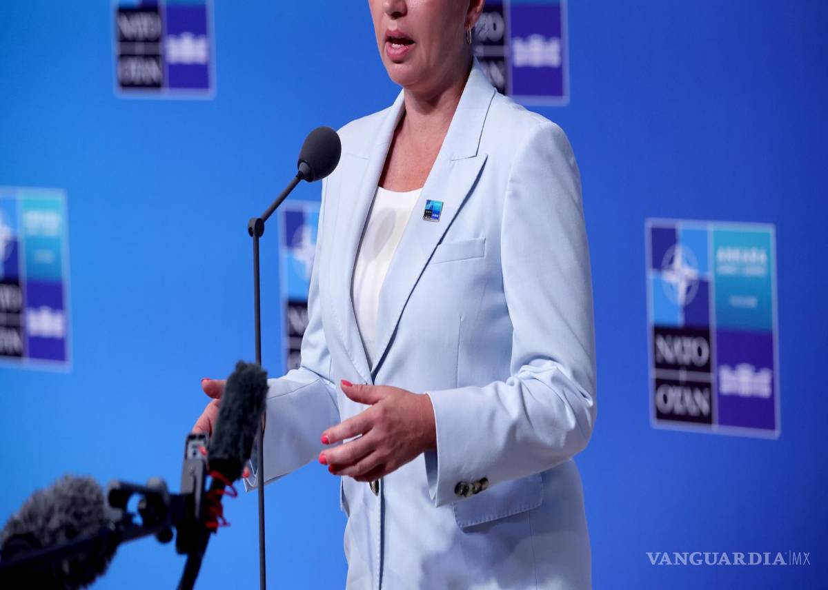 $!La primera ministra danesa, Mette Frederiksen, habla con los medios de comunicación a su llegada a la Cumbre de la OTAN de 2026 en Ankara.