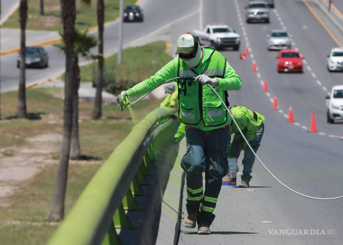 $!El Gobierno Municipal intervino el distribuidor vial El Sarape y el bulevar Fundadores con acciones de rehabilitación, limpieza y señalización.