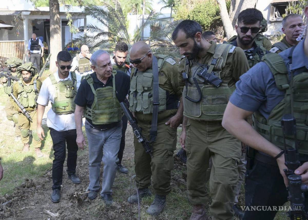 $!El primer ministro de Israel, Benjamín Netanyahu, visita el kibbutz Beeri y kibbutz Kfar Aza Israel.