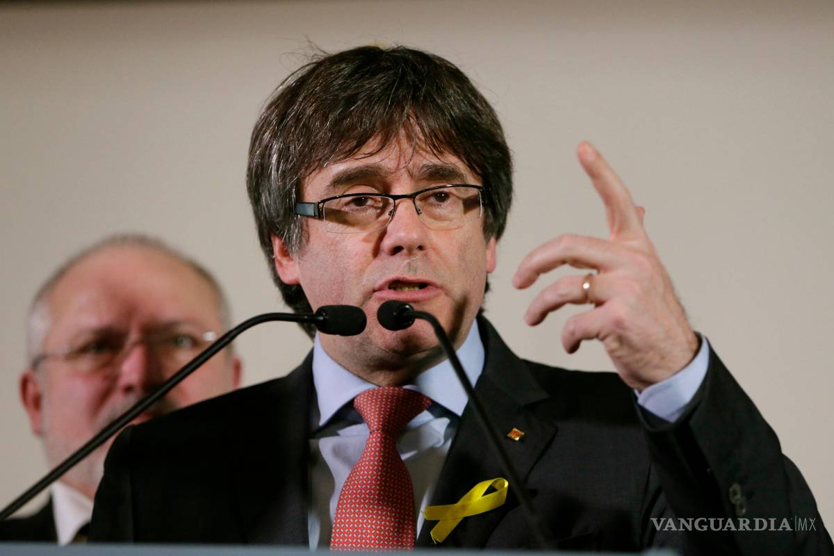 Separatistas catalanes buscan investir a Carles Puigdemont