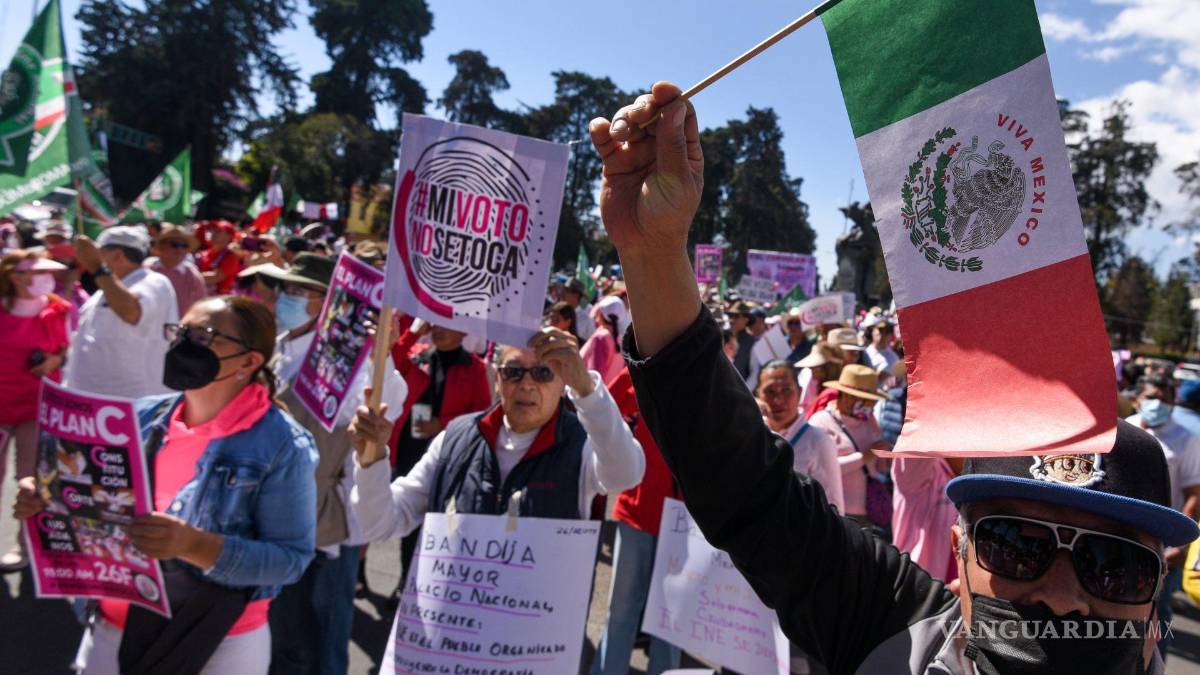Así toman las calles y plazas miles de mexicanos para defender al INE (Fotos)