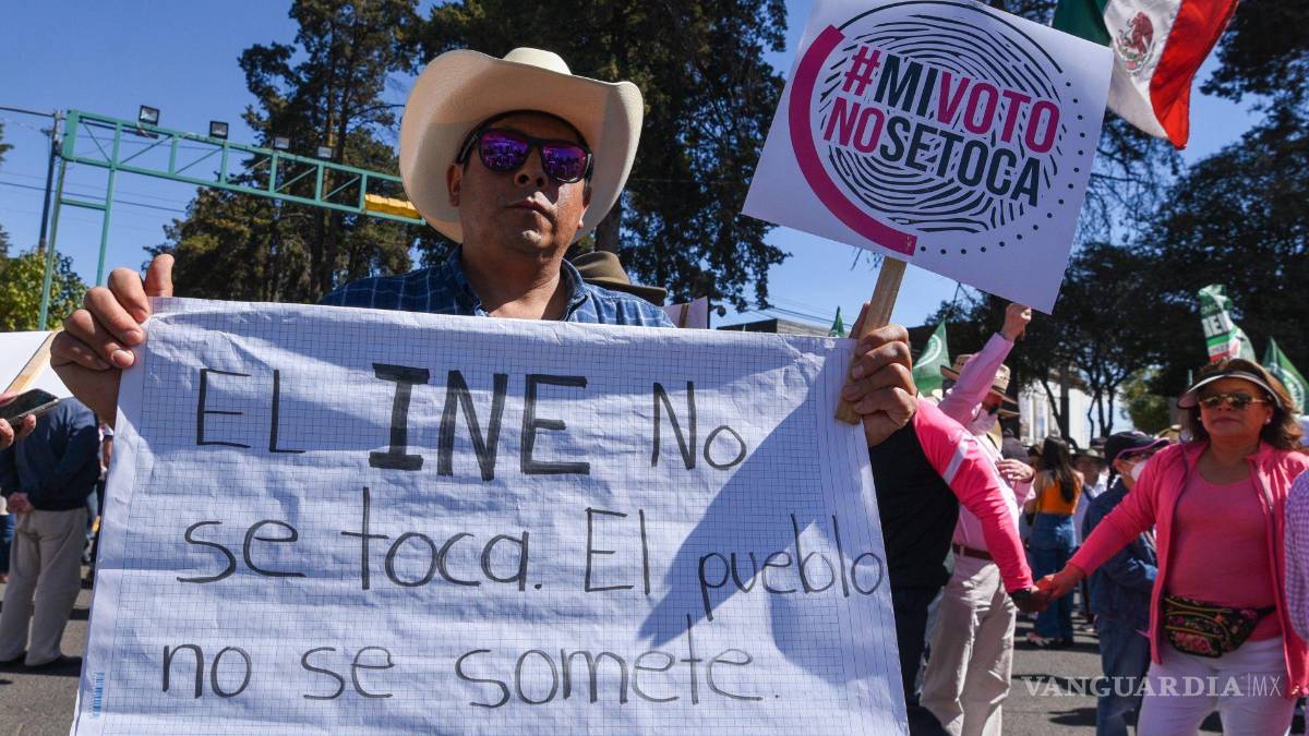 Así toman las calles y plazas miles de mexicanos para defender al INE (Fotos)