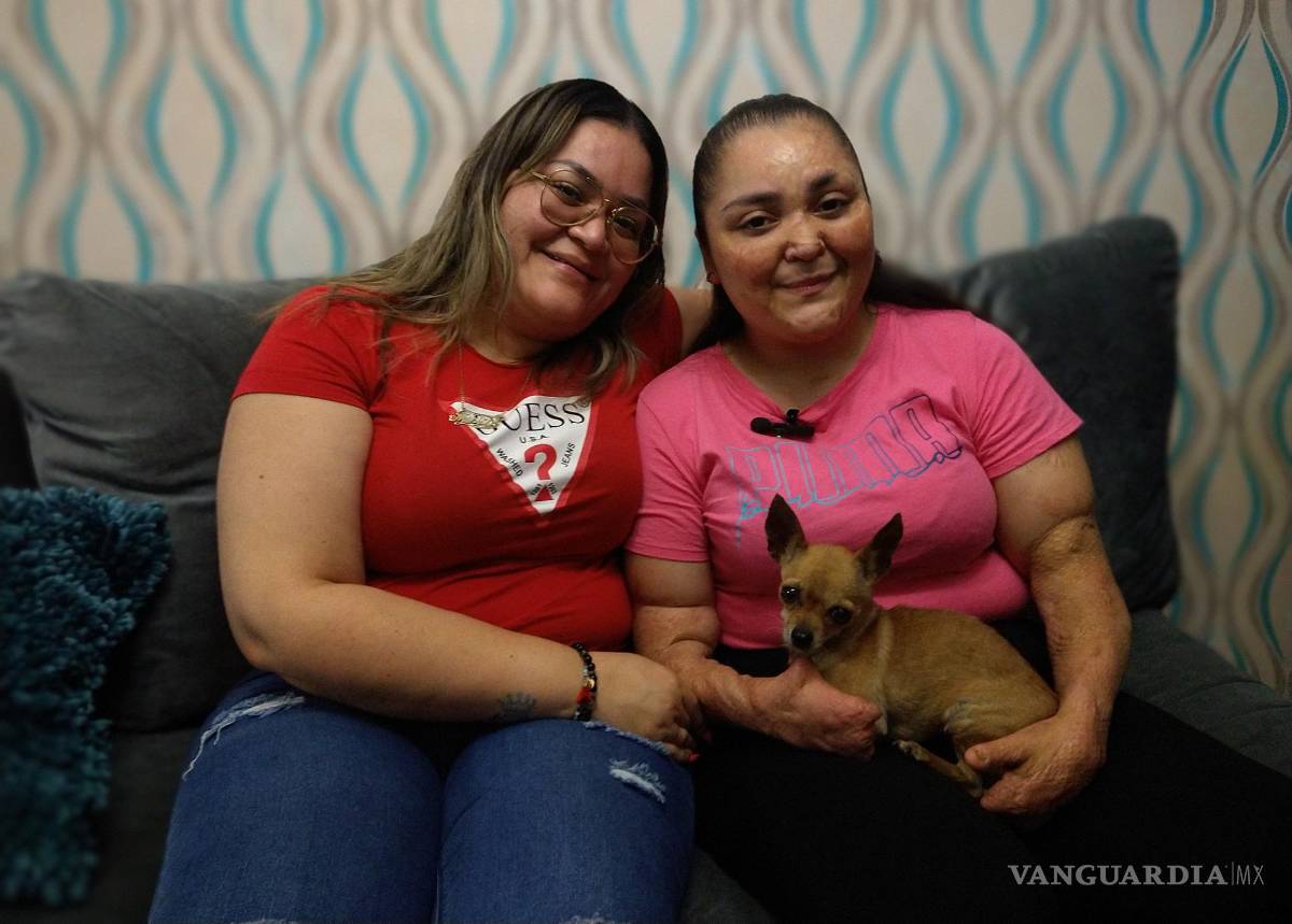 $!La señora Marisol Montaño (i) y su hija Danna Paola, sobreviviente del incendio de la Guardería ABC de 2009, en Hermosillo, Sonora (México).