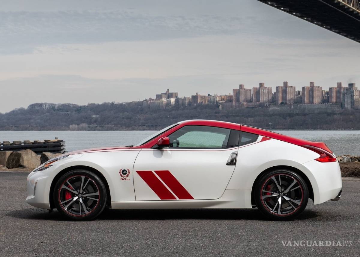 $!Nissan 370Z tendría sucesor con motor V6 biturbo y caja manual, el 400Z