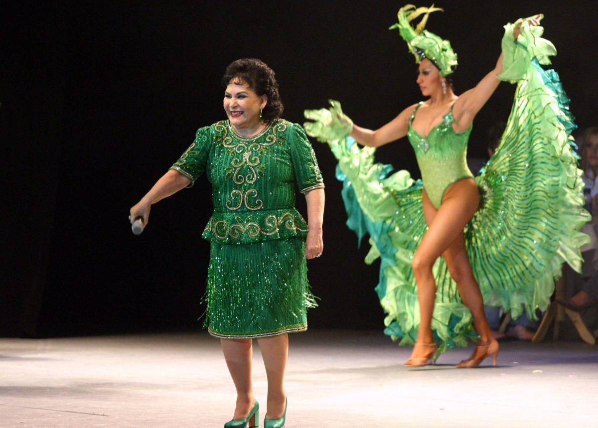 $!31 de diciembre de 2005. La actriz Carmen Salinas durante el espectáculo “Aventurera”. Cuartoscuro/Leonardo Casas