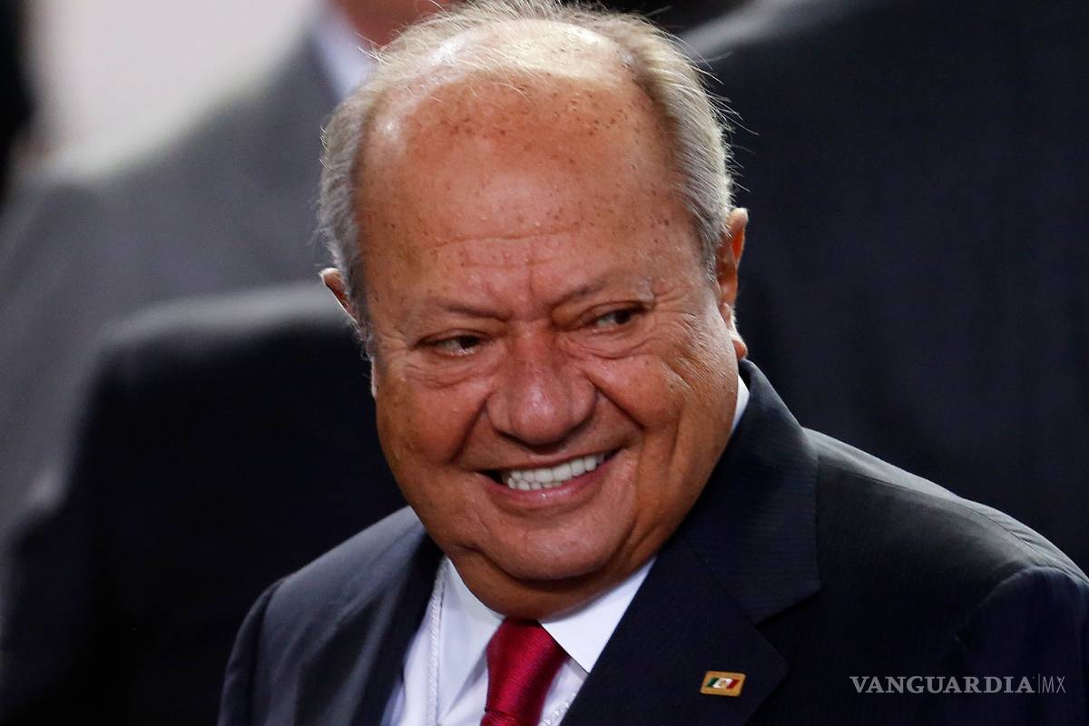 Romero Deschamps se va... pero con salario al 100%, despensa, gasolina y gas