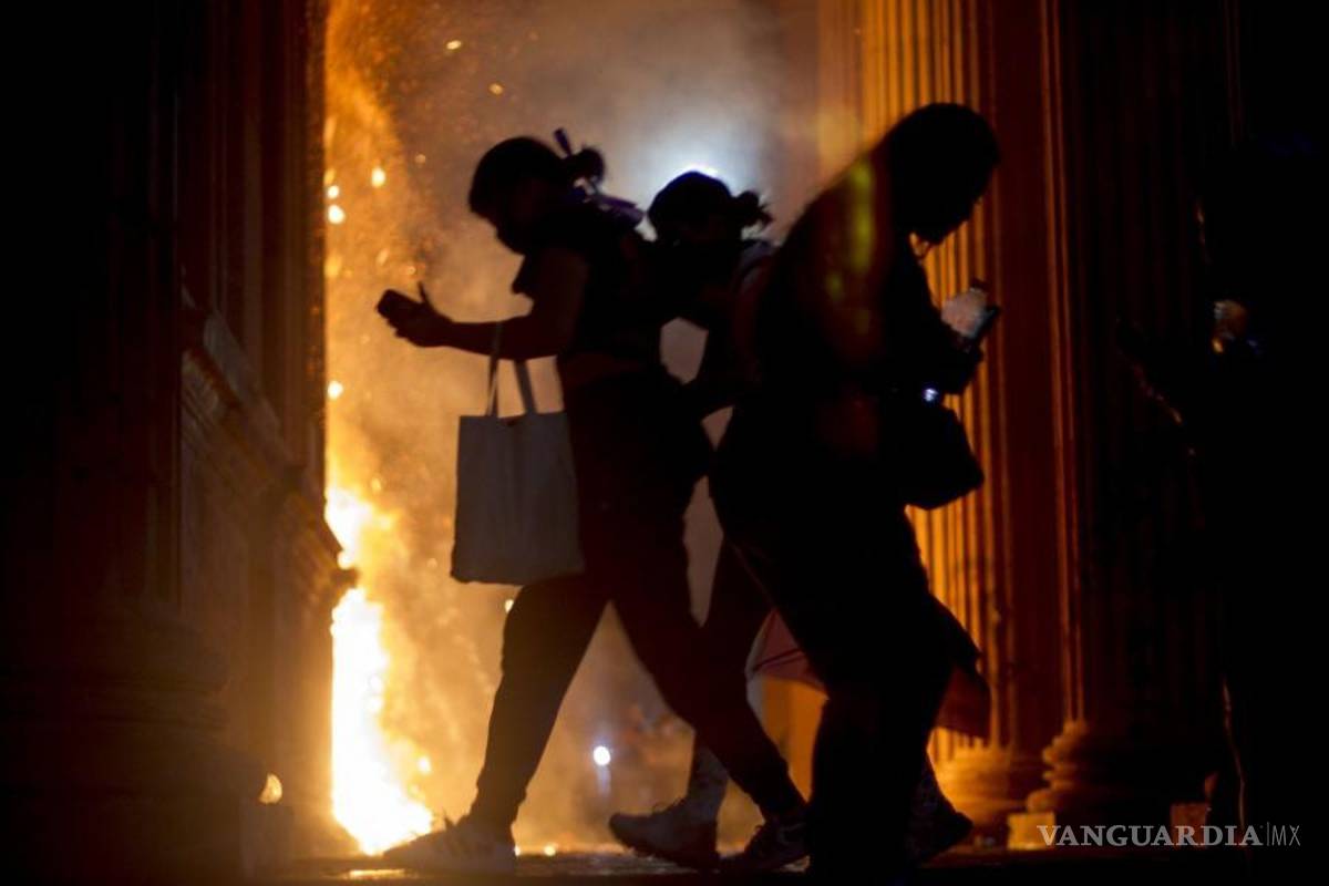 8M: Entre el dolor y la rabia con el grito de “Ni una más” miles de mujeres toman las calles en México (fotos)