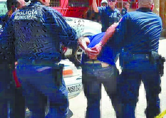 Cegado por los celos ataca a su esposa, acaba detenido en Saltillo