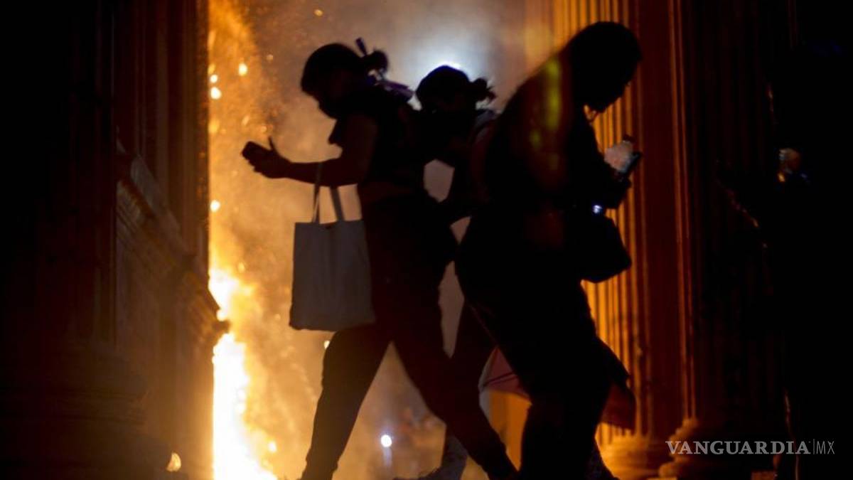 8M: Entre el dolor y la rabia con el grito de “Ni una más” miles de mujeres toman las calles en México (fotos)