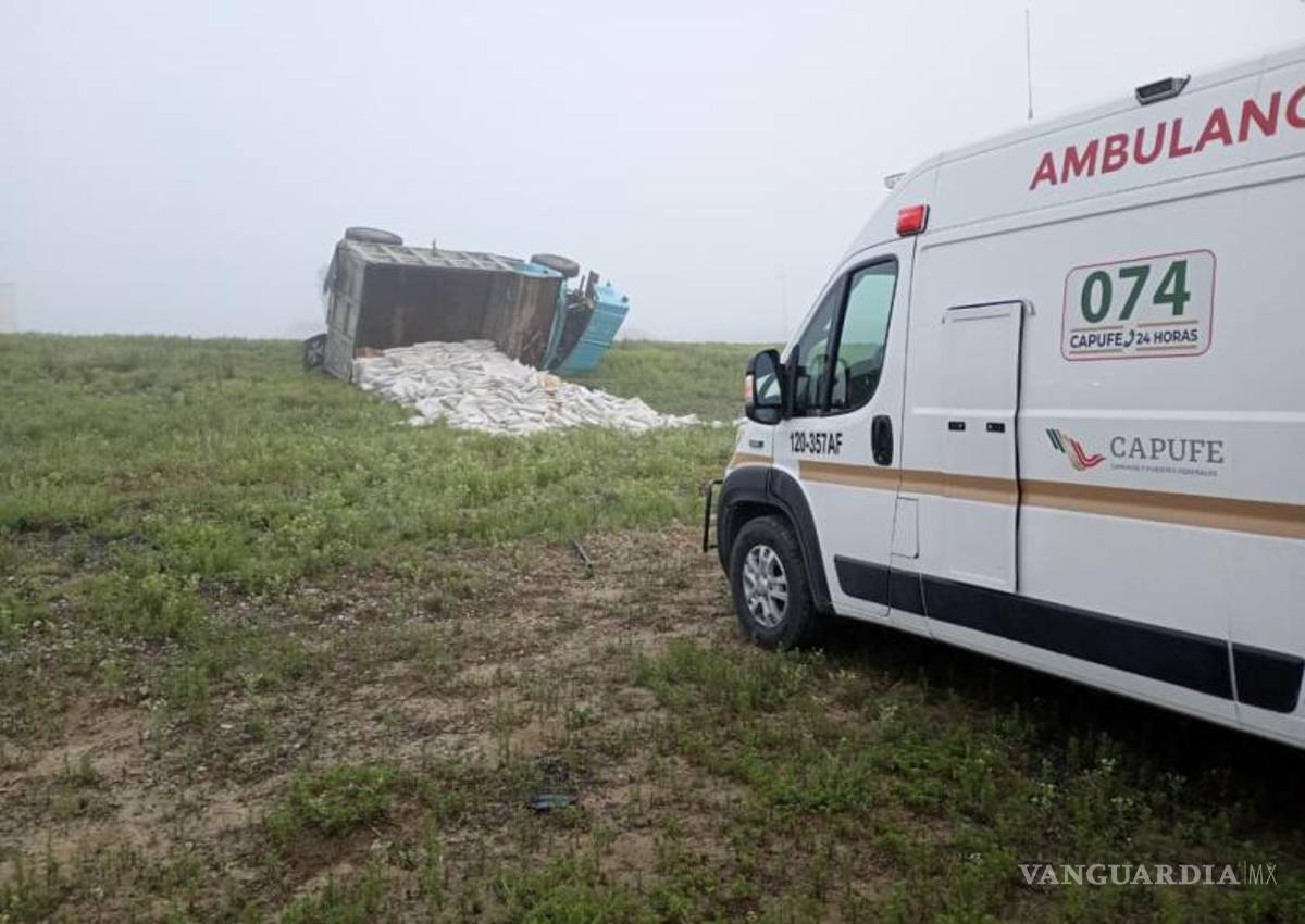 $!Elementos de la Guardia Nacional y personal de CAPUFE atendieron el accidente esta mañana.