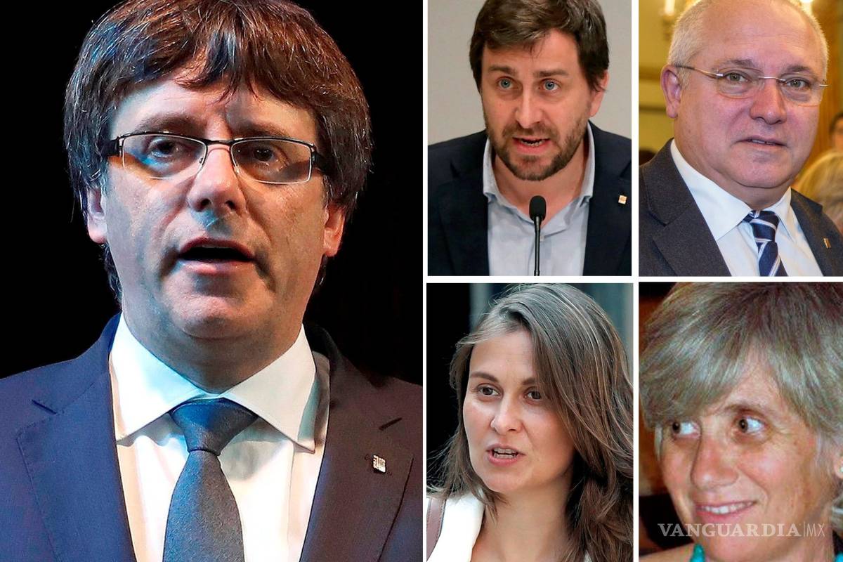 Puigdemont y los exconsejeros se entregan voluntariamente en una comisaría de Bruselas