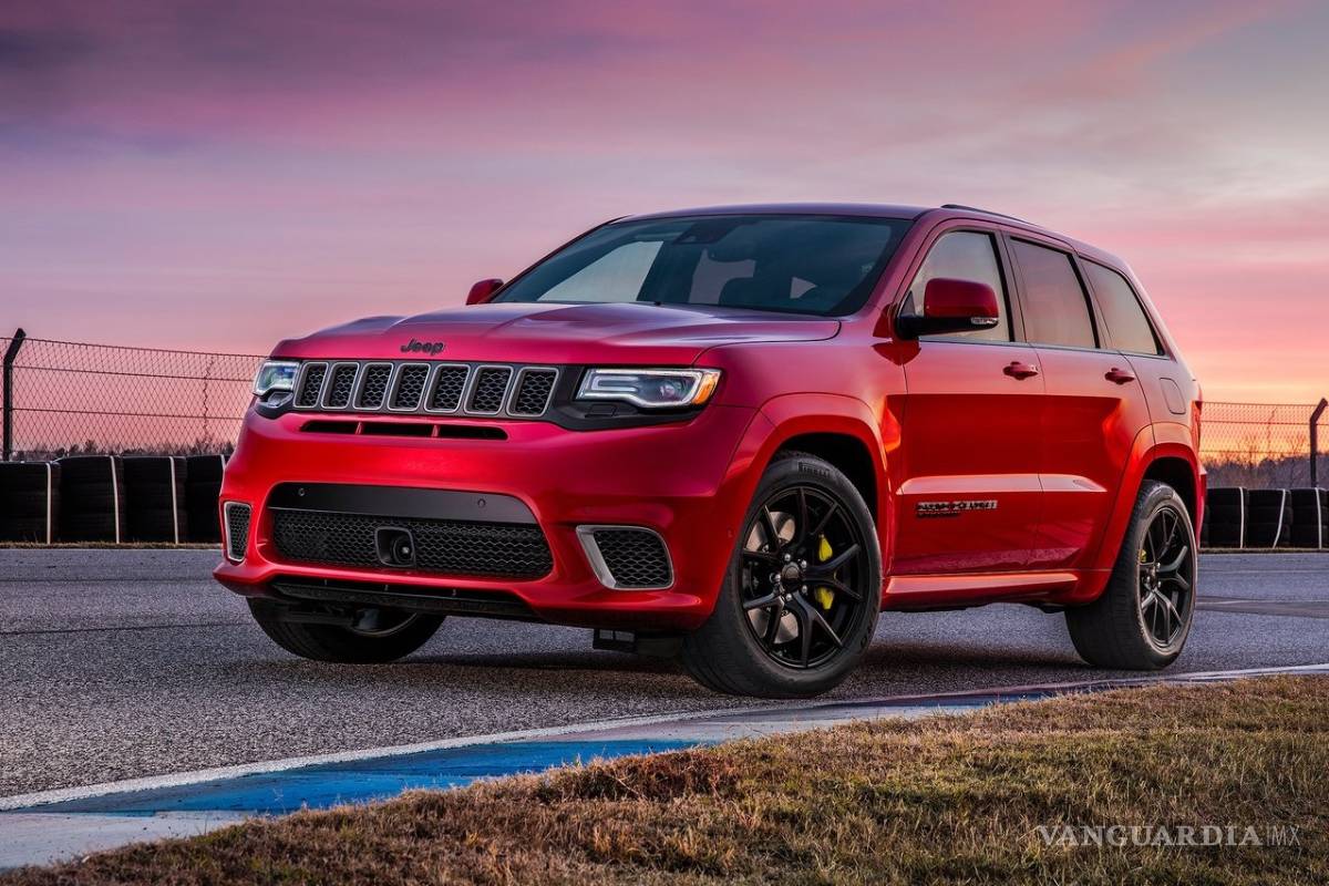 Retira Fiat Chrysler casi 700 mil camionetas ante riesgo de que se pare el motor
