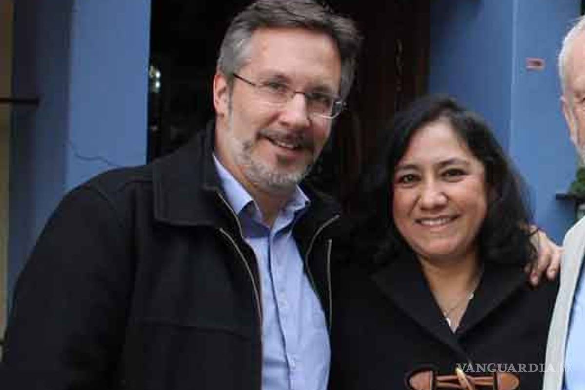 Calderón reclama que esposo de titular de la SFP cobre en Canal 11; Irma Eréndira sale en su defensa