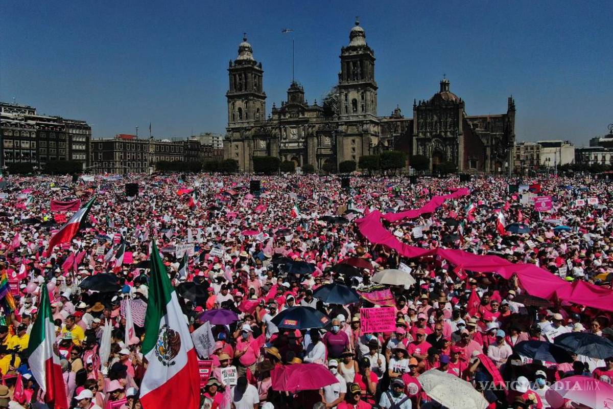 Así toman las calles y plazas miles de mexicanos para defender al INE (Fotos)