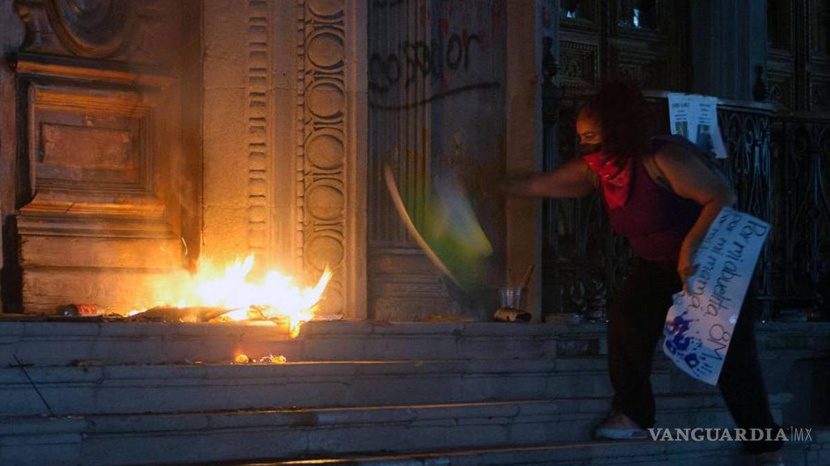8M: Entre el dolor y la rabia con el grito de “Ni una más” miles de mujeres toman las calles en México (fotos)
