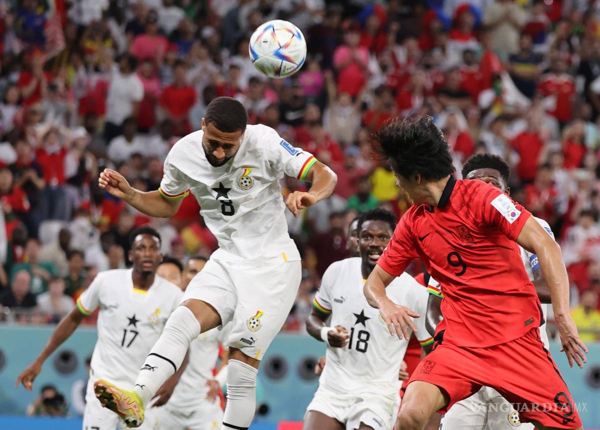 $!En la cancha del Education City Stadium todos los balones se pelearon con intensidad.