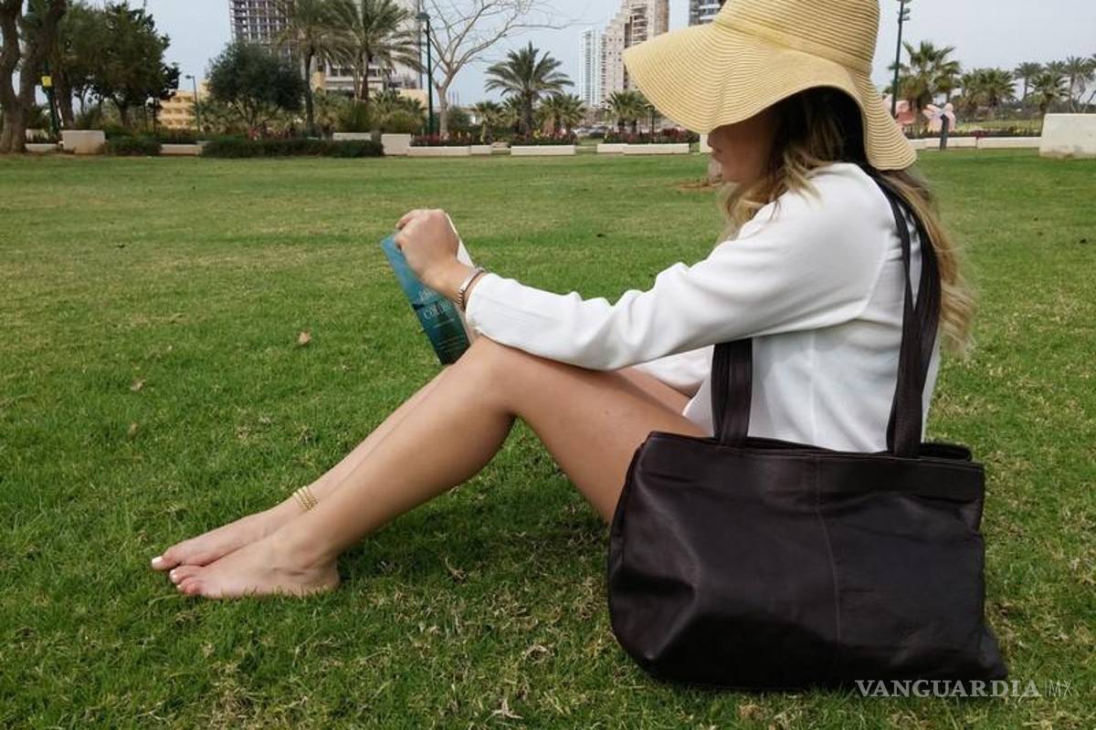 ¡Víctimas de la moda!, mujeres cargan más de seis kilos en sus bolsas