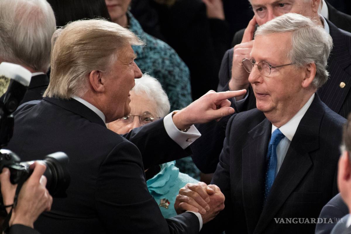 Ataca Donald Trump a líder republicano