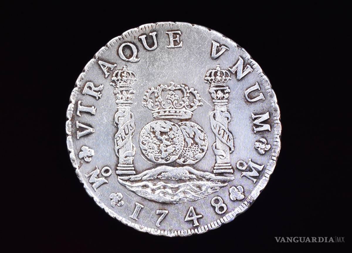 $!Reverso de ocho reales de 1748. También llamada de Mundo y Mares acuñada en México.