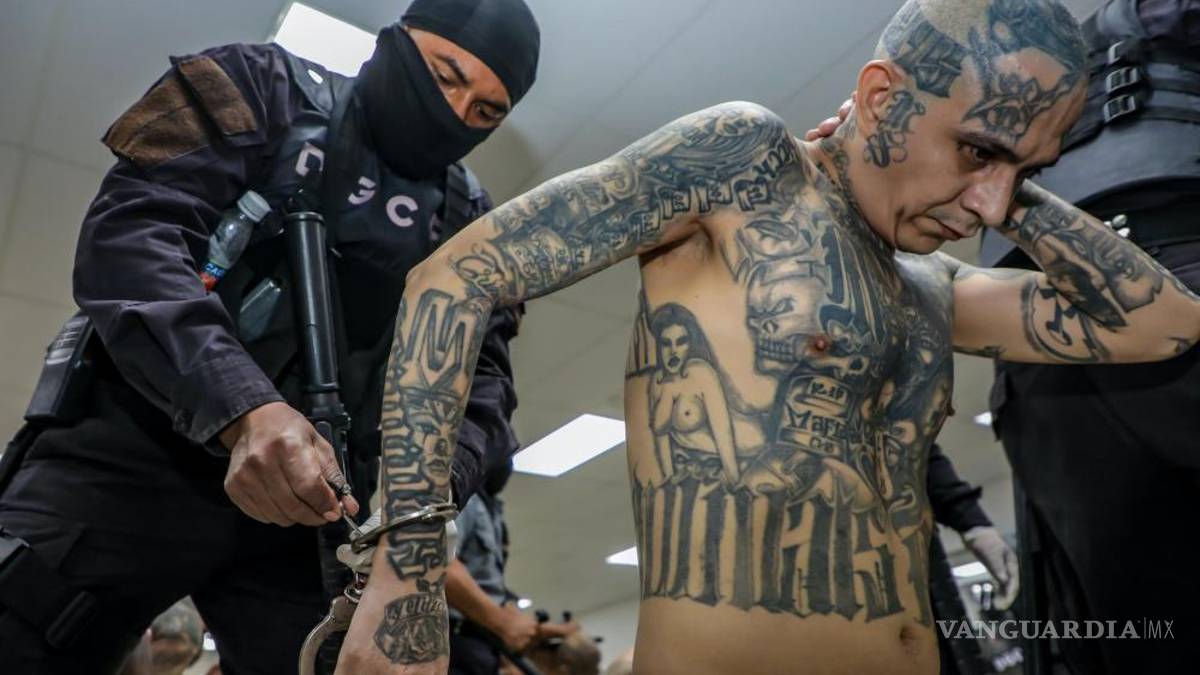 Así fue el traslado de 2 mil pandilleros al Centro de Confinamiento del Terrorismo en el Salvador