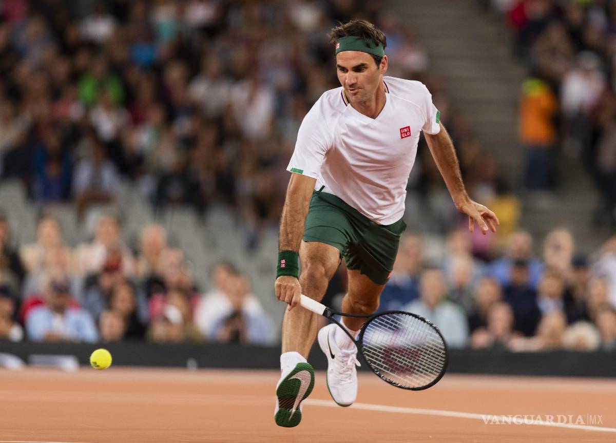 $!Roger Federer juega contra Rafael Nadal (no en la foto) durante el evento benéfico Match in Africa Cape Town, Ciudad del Cabo, Sudáfrica, 07 de febrero de 2020 .