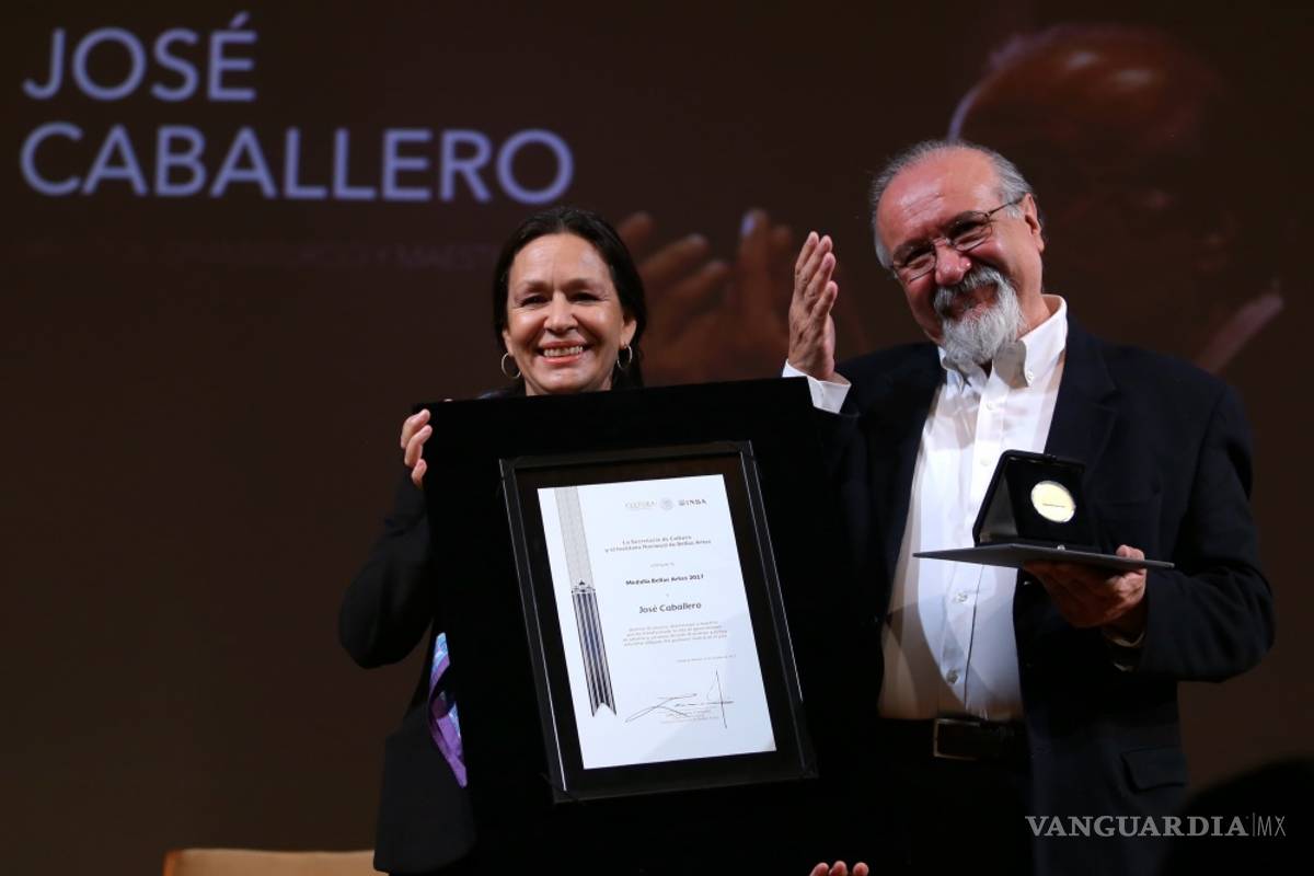 Dan la Medalla Bellas Artes al dramaturgo José Caballero