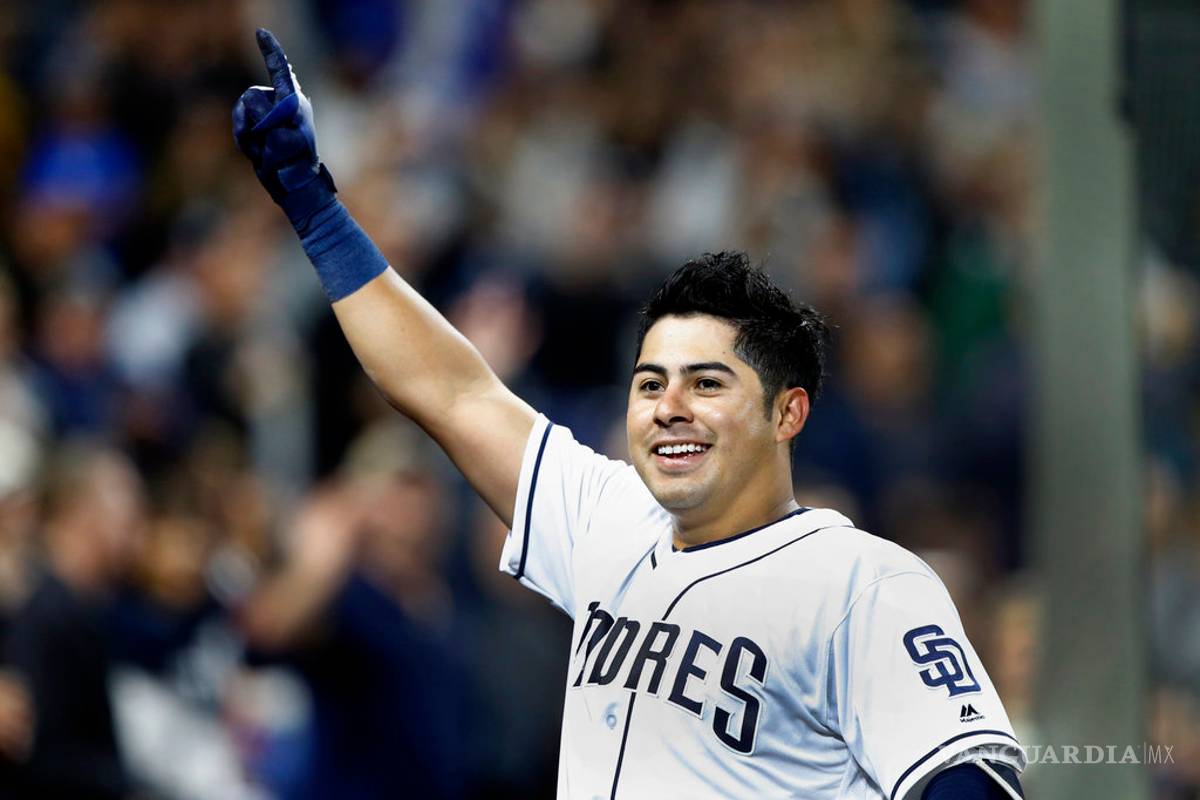Es mexicano, conectó tres cuadrangulares en un juego e igualó marca histórica en Grandes Ligas