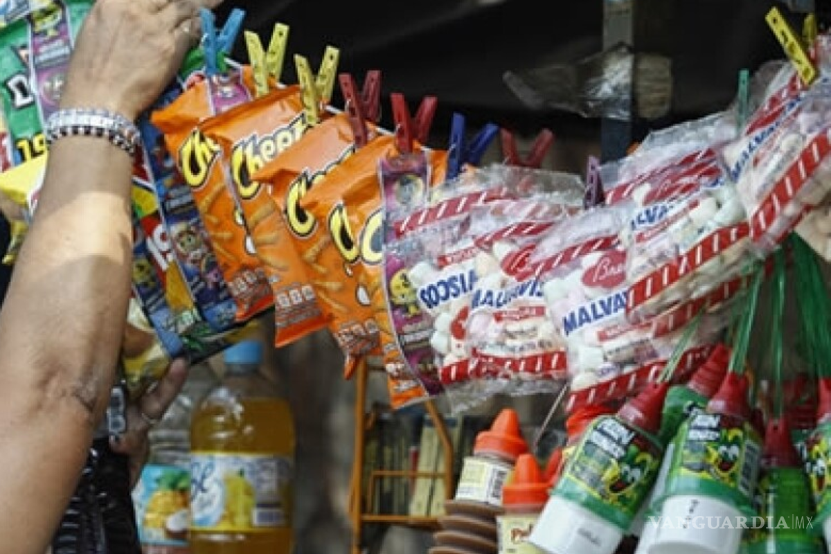 Senadores aprueban prohibir publicidad de comida chatarra dentro de escuelas