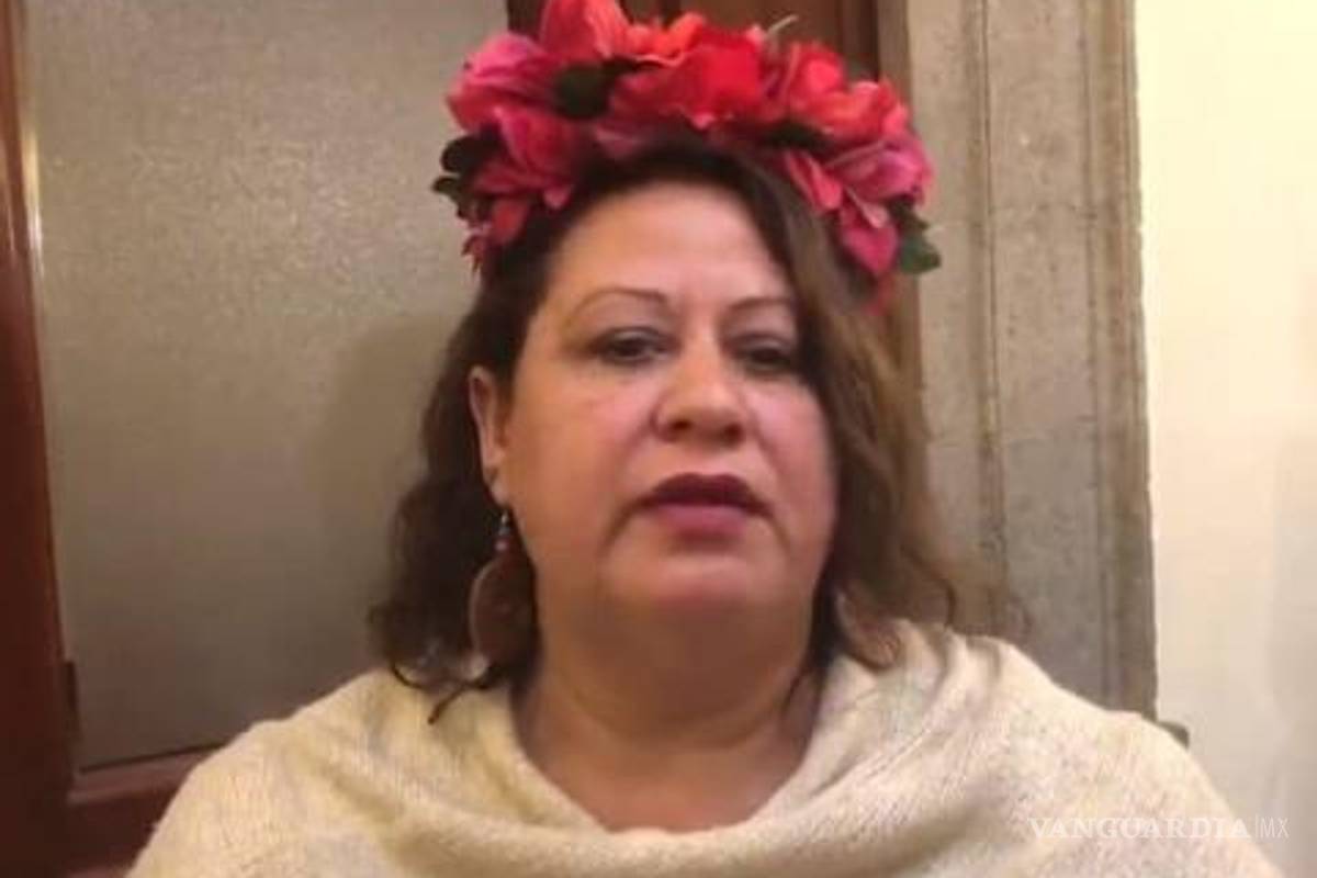 Mujer burla seguridad de AMLO durante conferencia matutina... esto es lo que le pidió