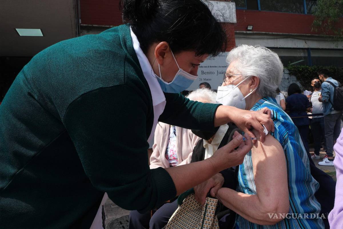 Niega Gatell desperdicio de vacunas durante mes de abril
