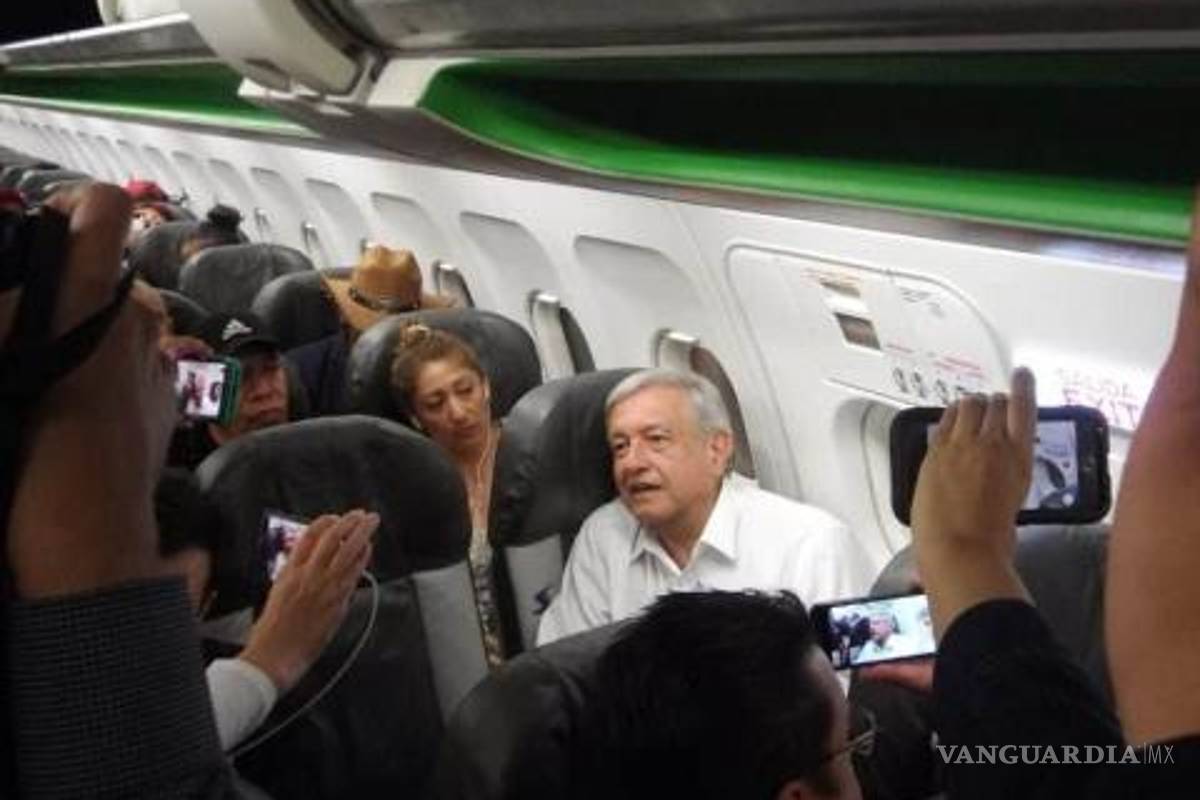 Viajes de AMLO en vuelos comerciales, “pesadilla de azafatas y policías”