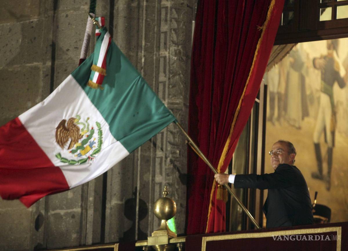 $!Felipe Calderón Hinojosa, expresidente de México, durante la ceremonia del Grito de la Independencia, en el balcón de Palacio Nacional.