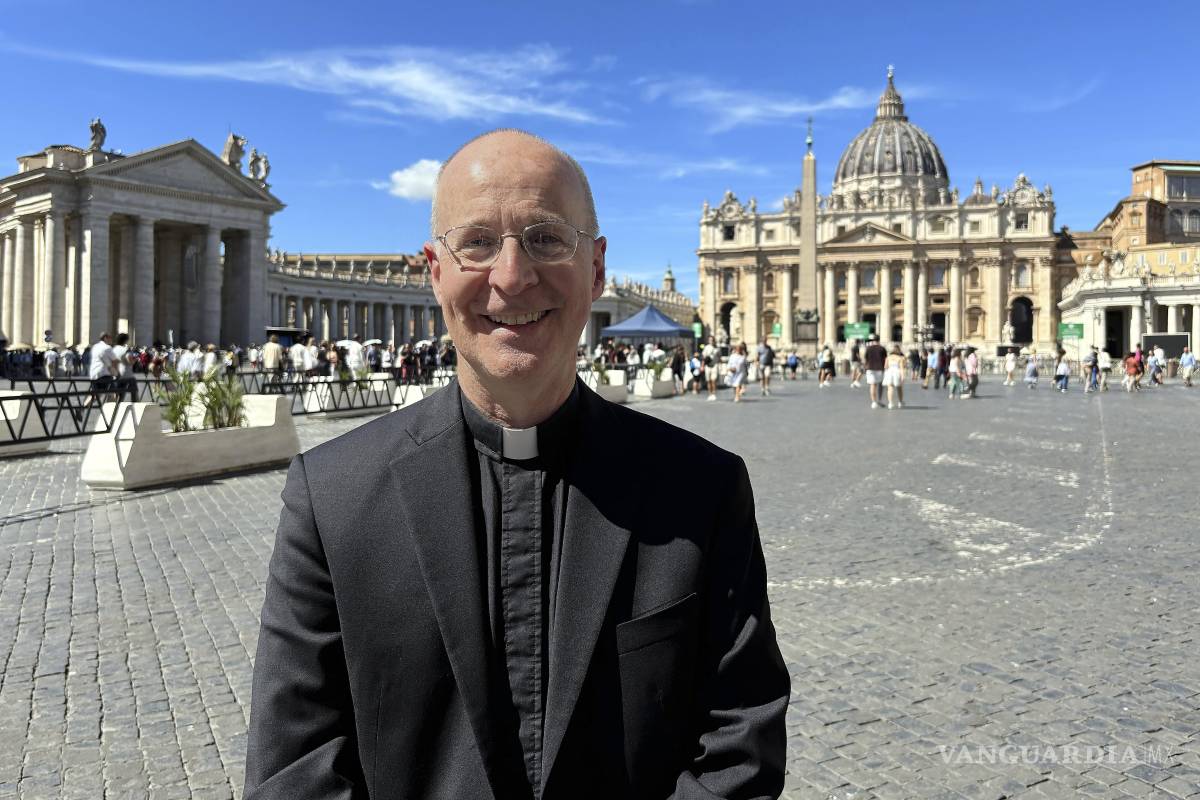 León XIV se reúne con el reverendo jesuita defensor de la comunidad LGBTQ+