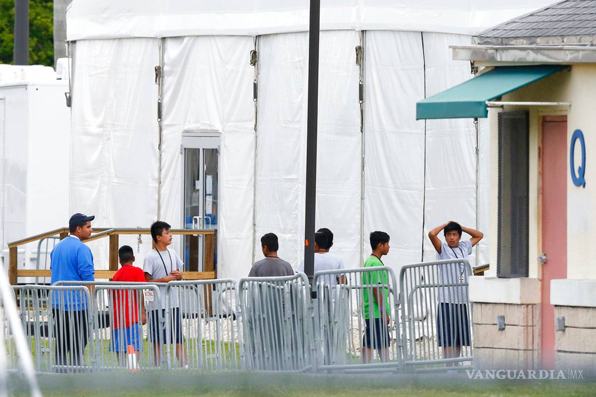 EU rechaza solicitudes de jóvenes inmigrantes por su edad