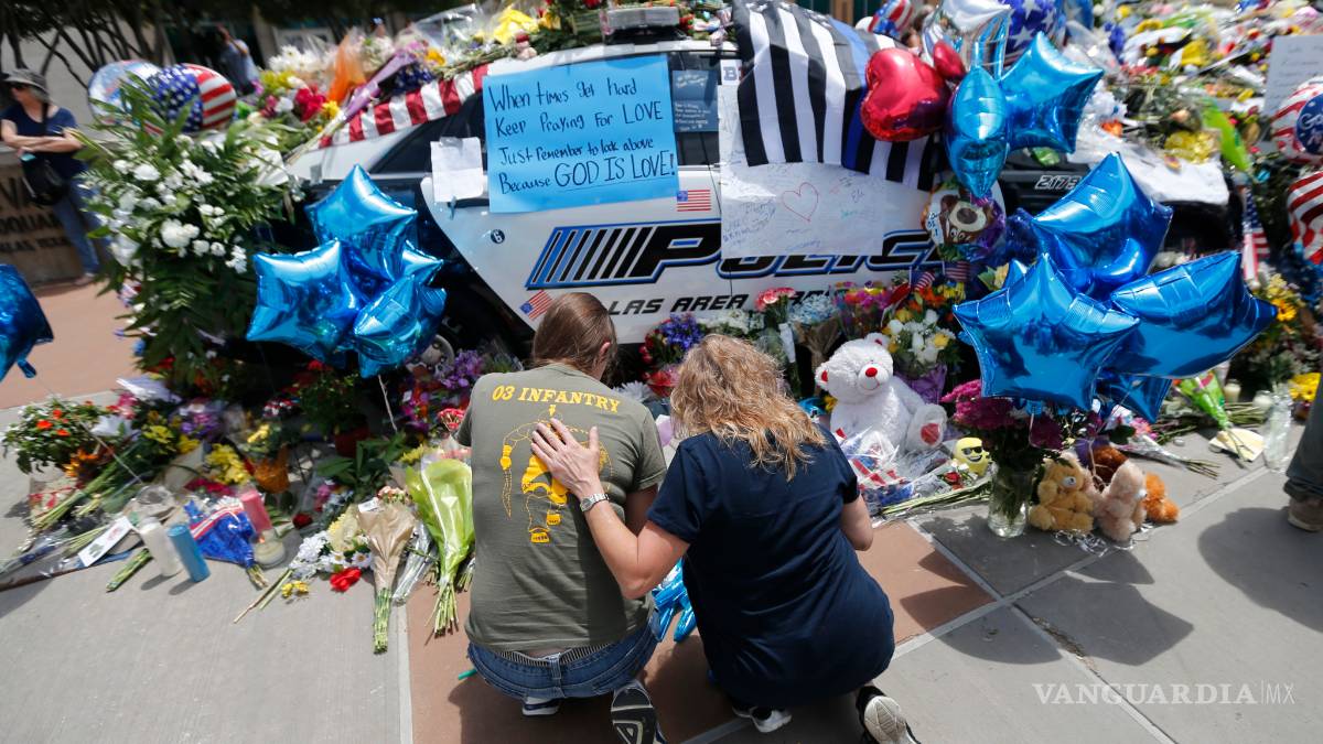 Black Lives Matter alista “Fin de semana de ira” en EU; cientos rinden homenaje a policías de Dallas