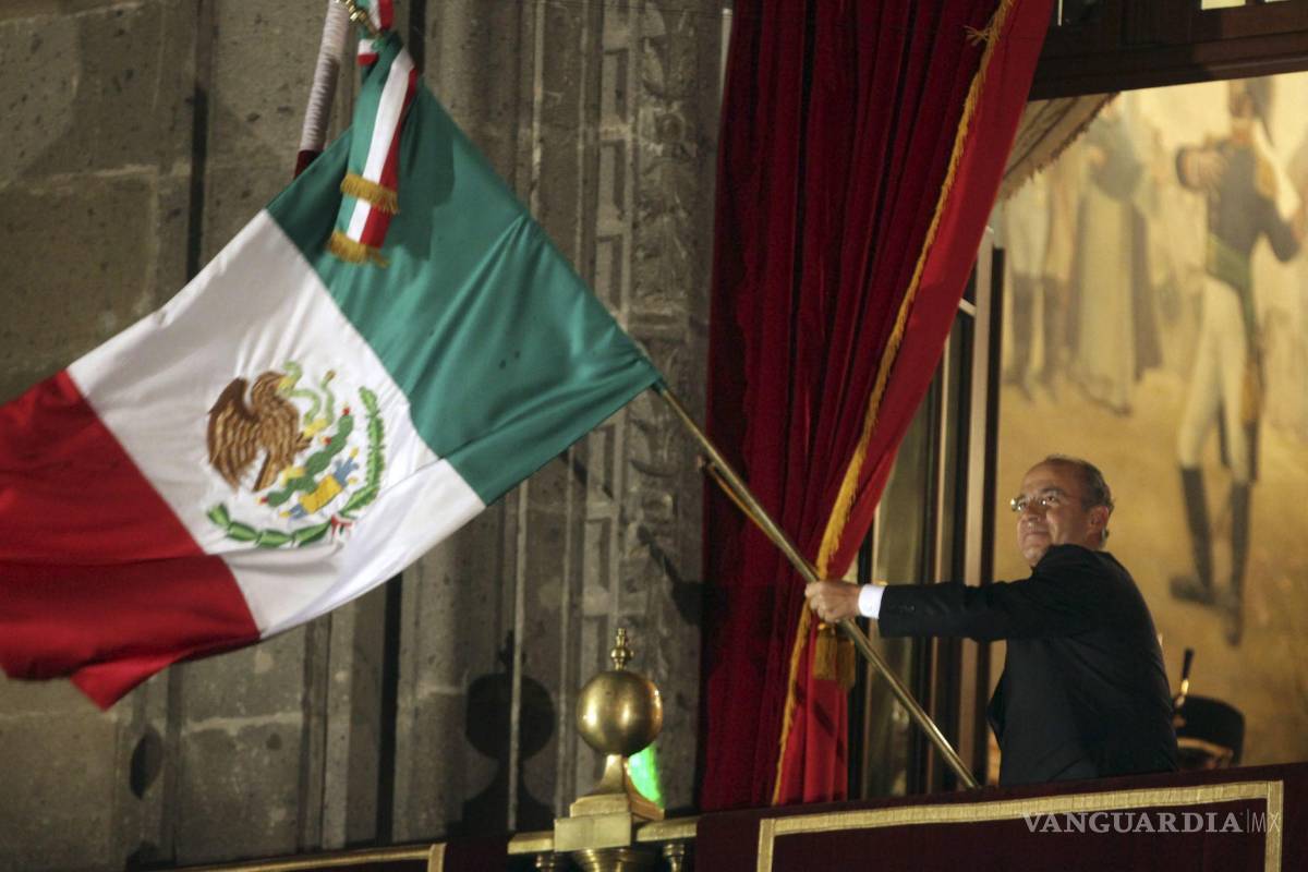 $!Felipe Calderón Hinojosa, expresidente de México, durante la ceremonia del Grito de la Independencia, en el balcón de Palacio Nacional.