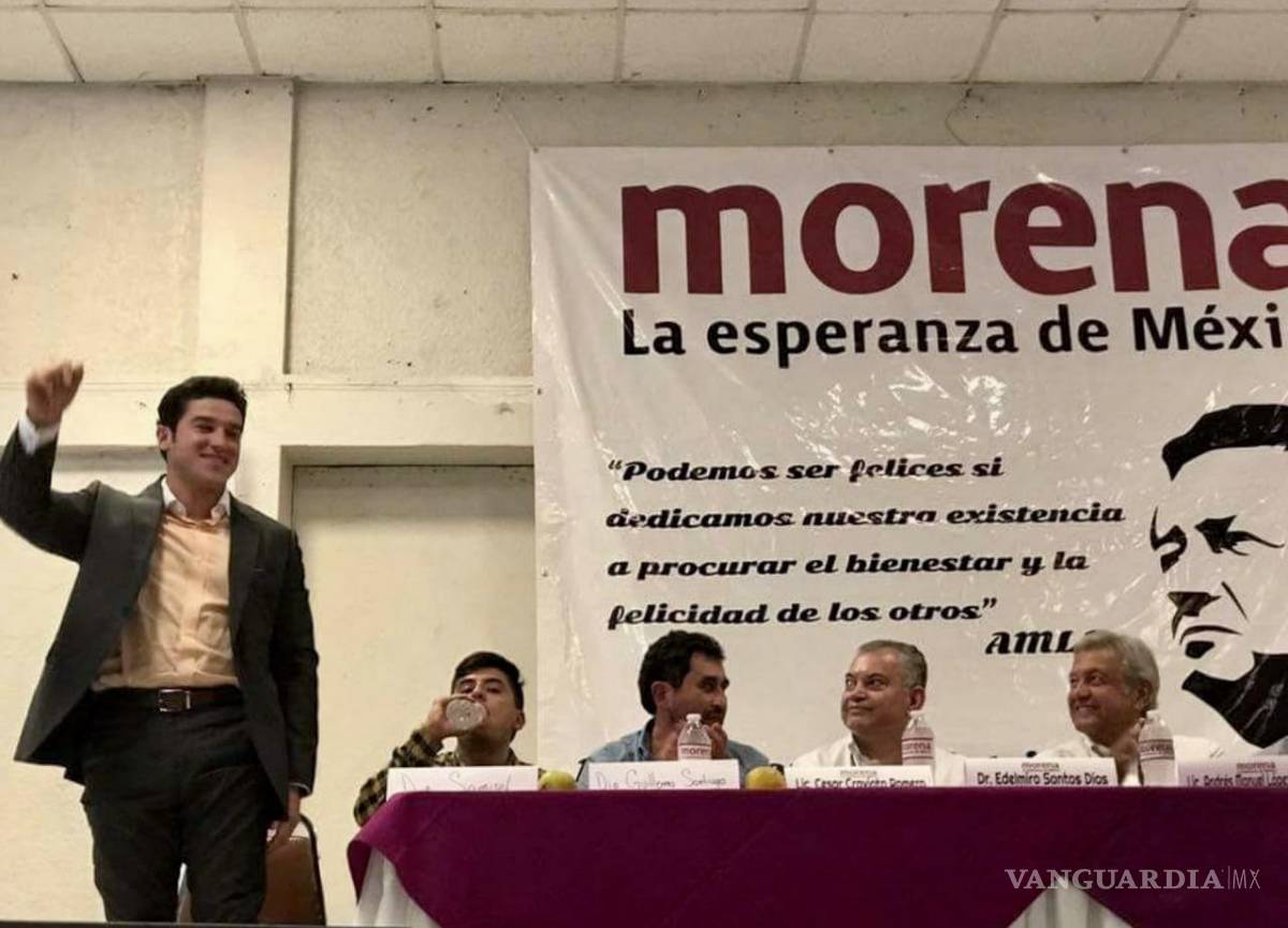 $!Samuel en un evento de Morena rogando para que lo aceptaran en ese partido. Montemorelos, NL, verano de 2017.