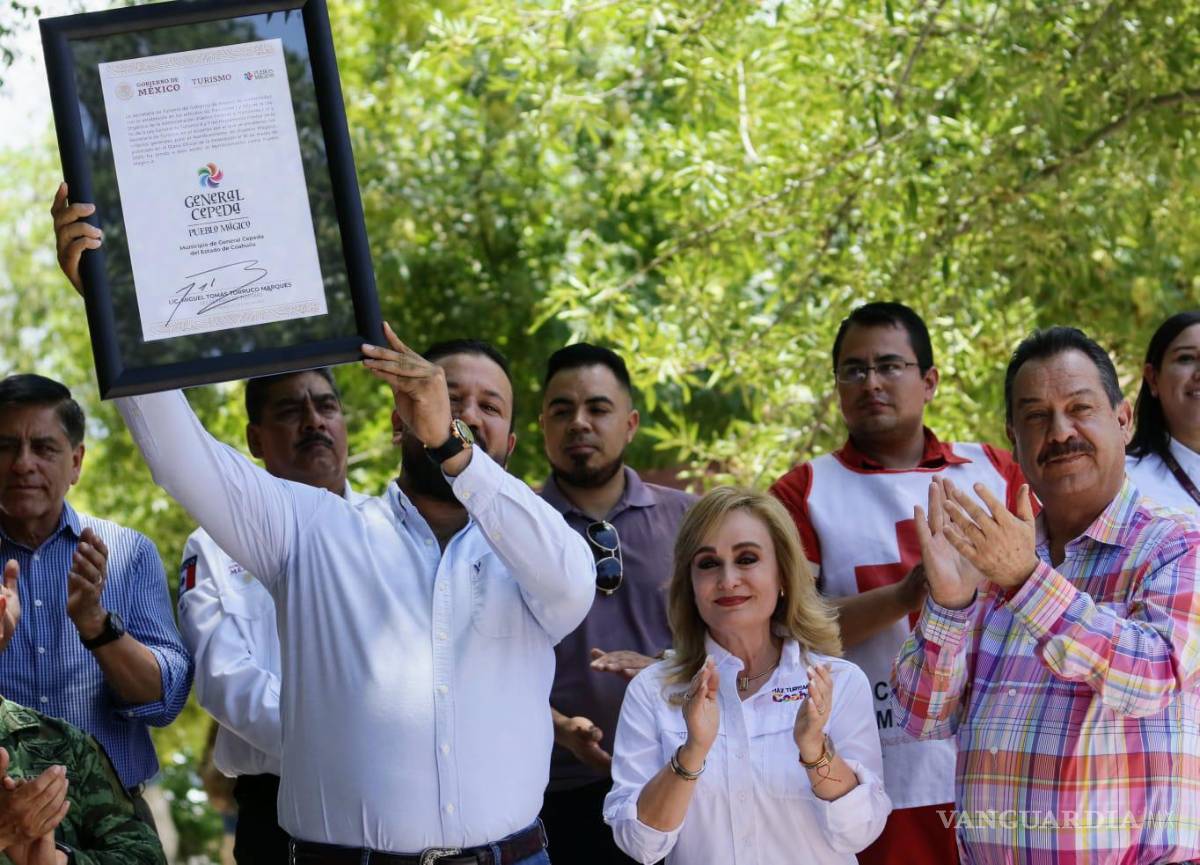 $!Pablo Salas recibió el distintivo con el que se reconoce a a General Cepeda como Pueblo Mágico.
